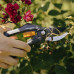 Лозарска ножица с разминаващи се остриета Fiskars SingleStep™ P26 (до Ø20 mm)